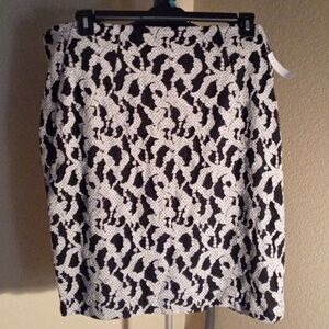 NWOT Lane Bryant Black and White Floral Lace Lined Stretch Skirt Size 22